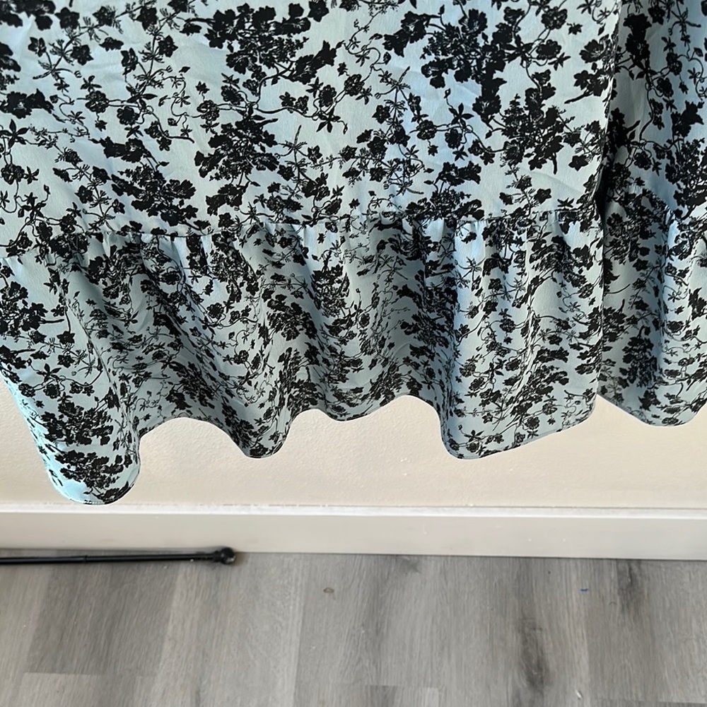 Zara‎ Floral Blue and Black midi dress size m long sleeve v-neck ruffled - Picture 5 of 14